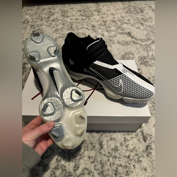Nike men’s size 10.5 baseball cleats. Nike Force Zoom Trout 7. White & black. - Picture 4 of 7